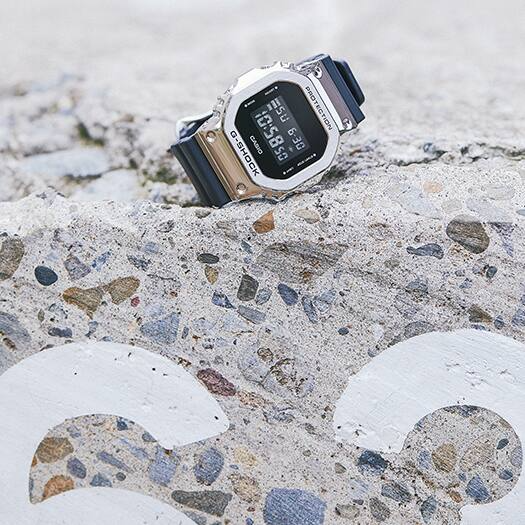 G-SHOCK MEN METAL WATCH GM-5600-1DR