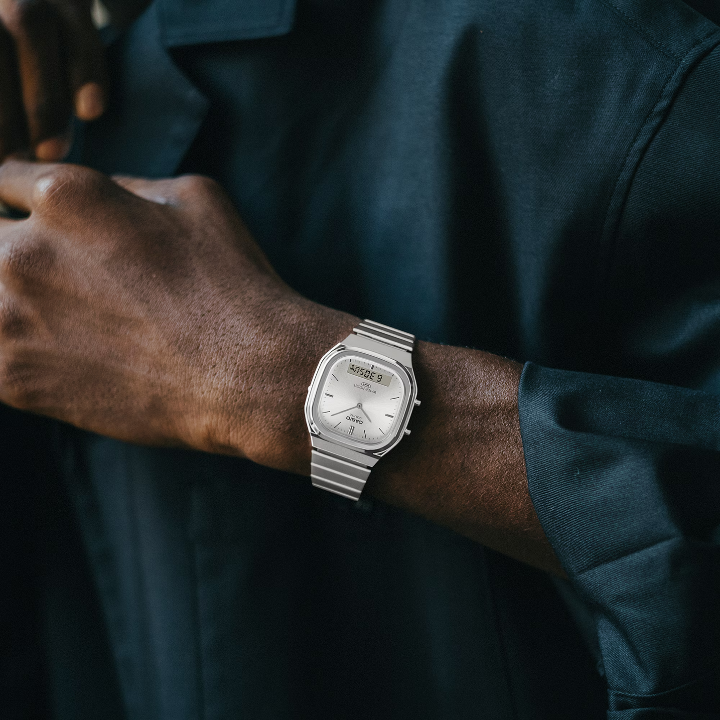 CASIO VINTAGE UNISEX WATCH AQ-240E-7ADF